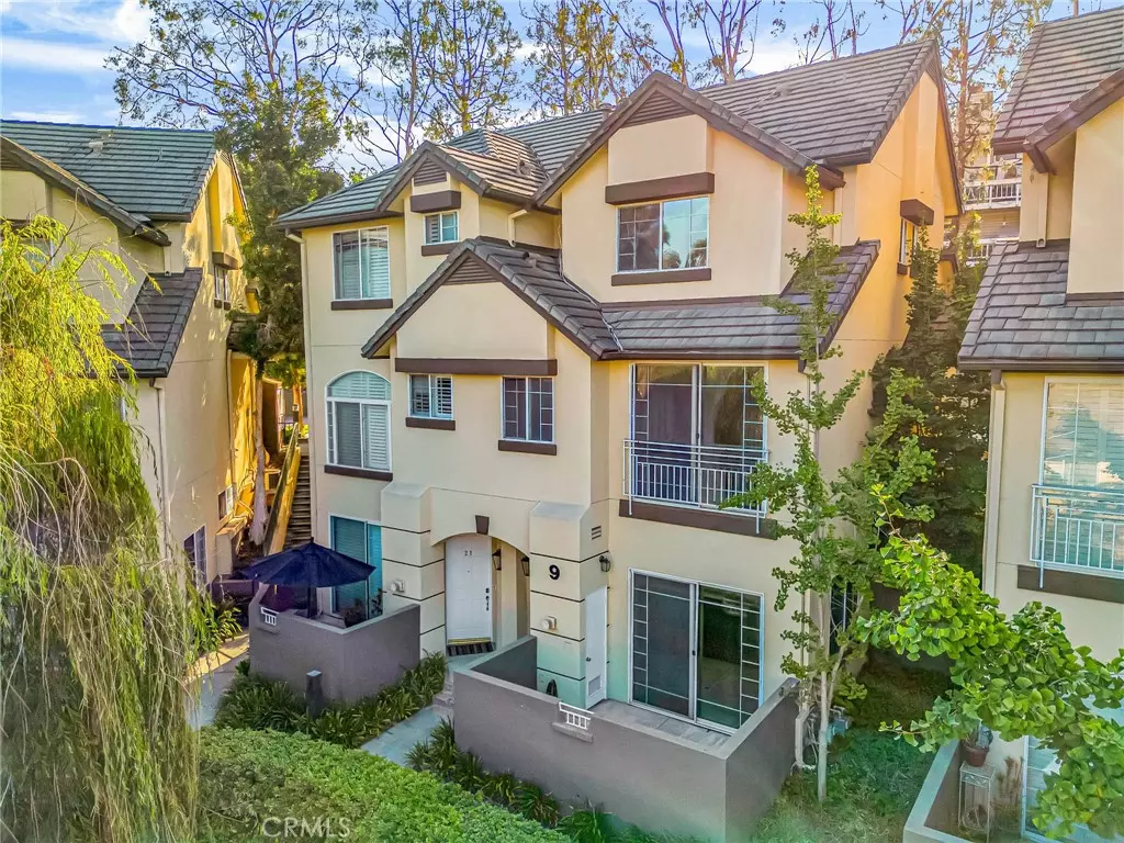 Los Angeles, CA 90008,4600 Don Lorenzo DR #20