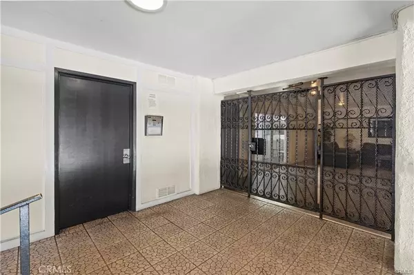 Encino, CA 91316,5412 Lindley AVE #108