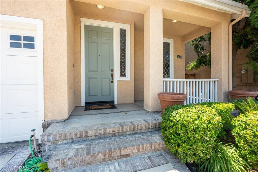 Valencia, CA 91355,23346 Clearwater LN