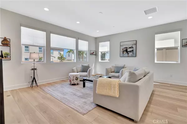 Ventura, CA 93004,10887 Carlos ST