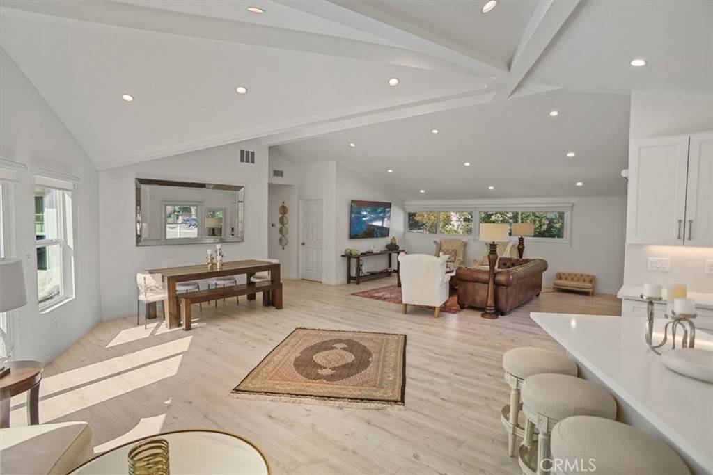 Woodland Hills, CA 91364,5163 Alhama DR