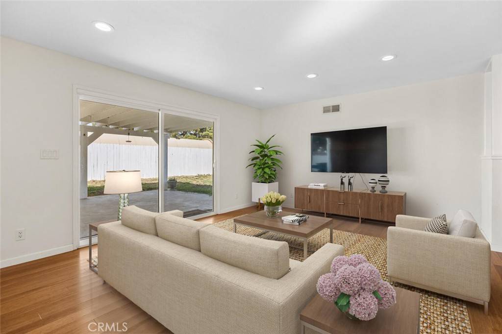 Saugus, CA 91350,27418 Arriola AVE