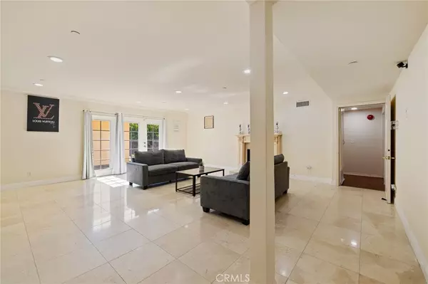 Northridge, CA 91324,8419 Yolanda AVE