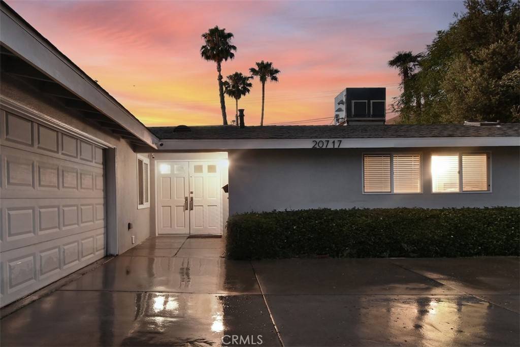 20717 Burbank Blvd, Woodland Hills, CA 91367