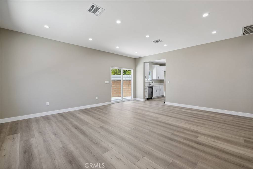 Chatsworth, CA 91311,9754 Laramie AVE