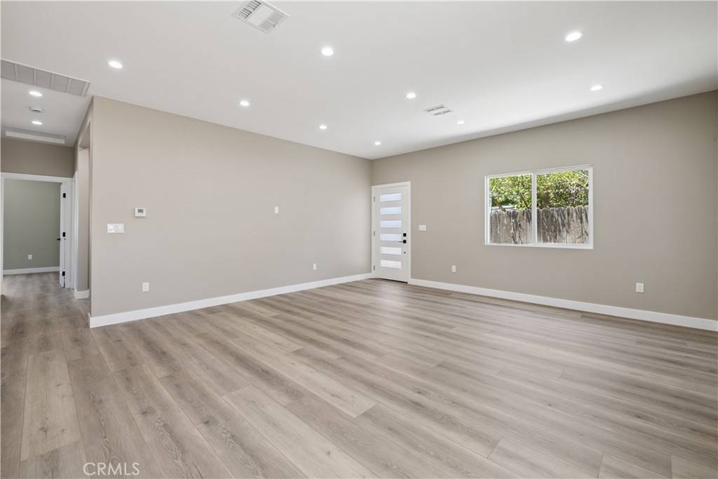 Chatsworth, CA 91311,9754 Laramie AVE