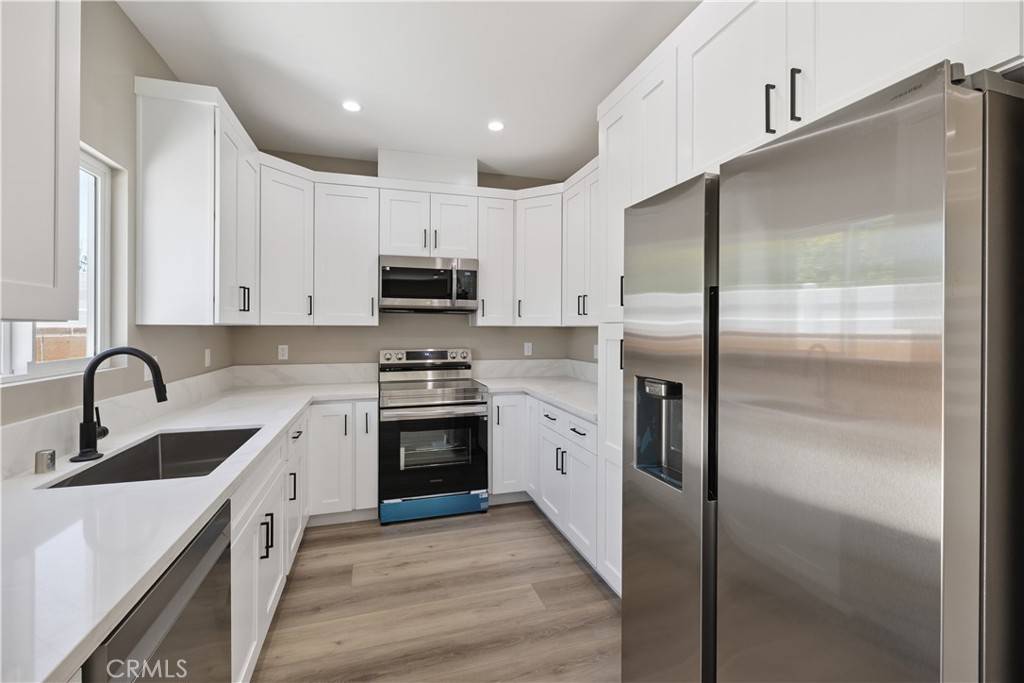 Chatsworth, CA 91311,9754 Laramie AVE