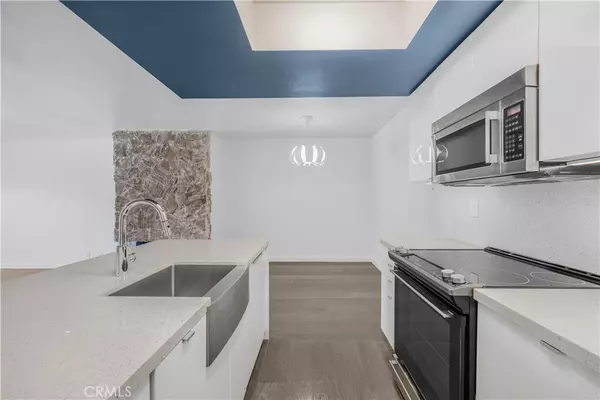 Santa Monica, CA 90403,521 Montana AVE #211