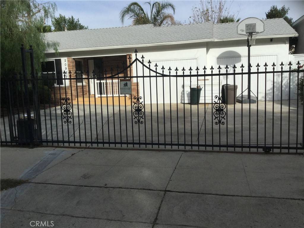 Canoga Park, CA 91304,20957 Community ST