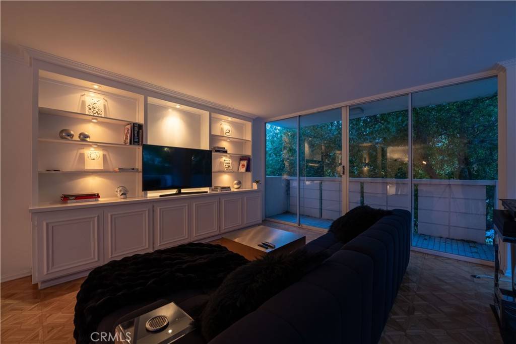 West Hollywood, CA 90069,8787 Shoreham DR #201