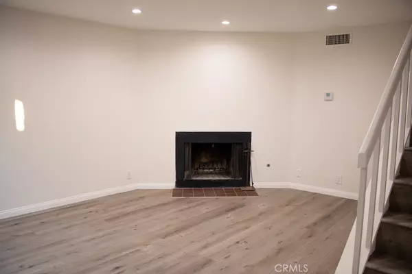 Tarzana, CA 91356,18411 Hatteras ST #235