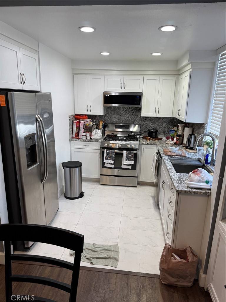 21720 Hart ST #9, Canoga Park, CA 91303