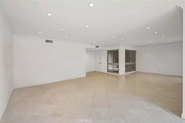 Encino, CA 91316,5301 Balboa BLVD #D9