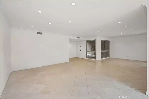 Encino, CA 91316,5301 Balboa BLVD #D9