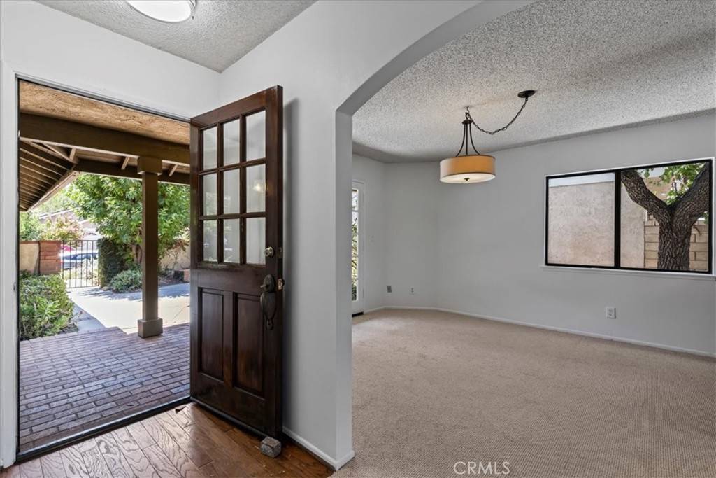 Valencia, CA 91355,23943 Via Rosa Linda