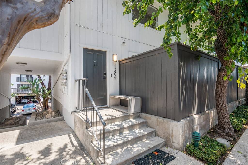 Costa Mesa, CA 92627,1209 Las Arenas WAY #5