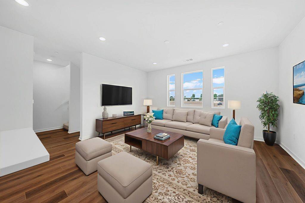 Camarillo, CA 93012,559 Via Vallarta