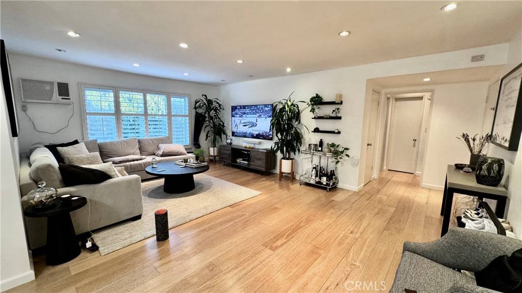 645 Westmount DR #211, West Hollywood, CA 90069