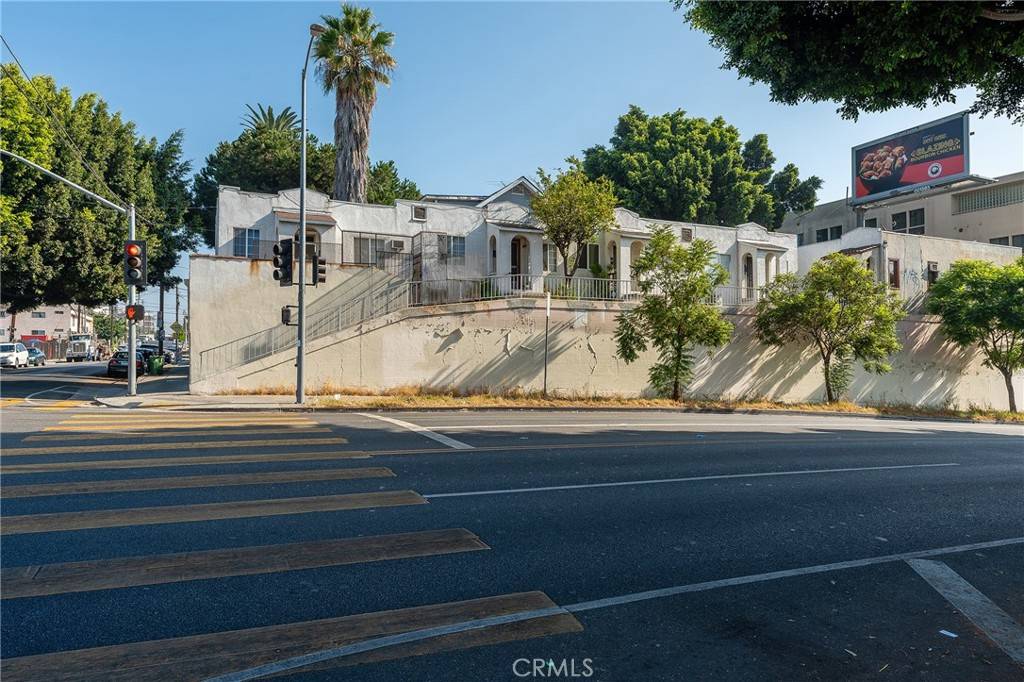 Los Angeles, CA 90057,272 S Burlington AVE