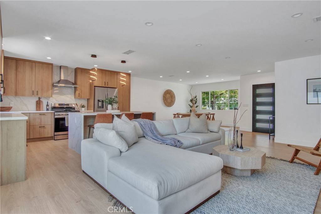 Tarzana, CA 91335,18406 Jovan ST