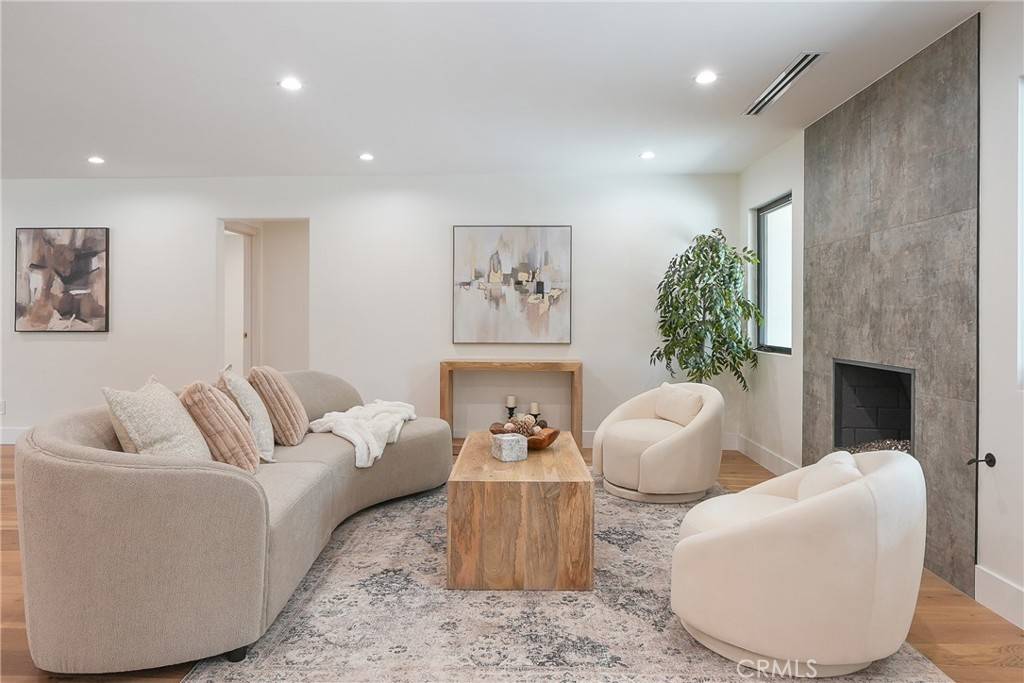 Woodland Hills, CA 91367,23240 Leonora DR