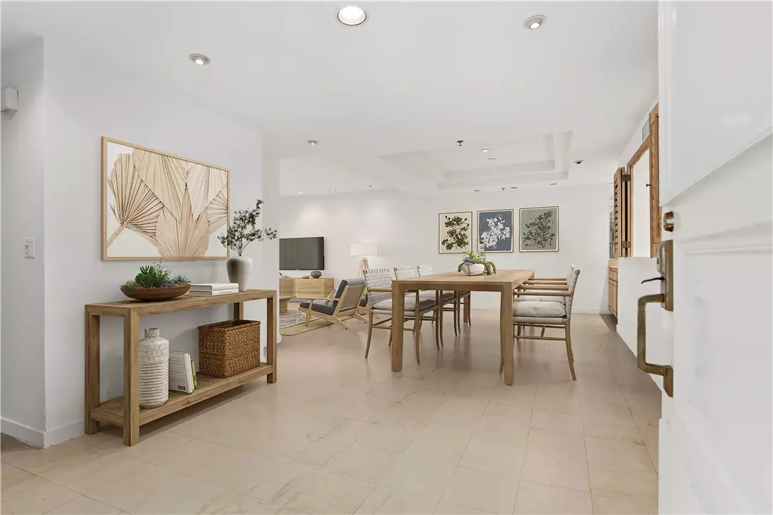 Los Angeles, CA 90067,2122 Century Park LN #108