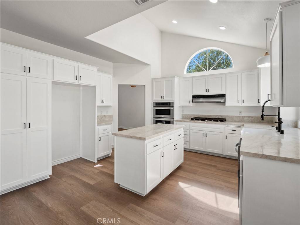 Saugus, CA 91390,22325 Mandarin LN