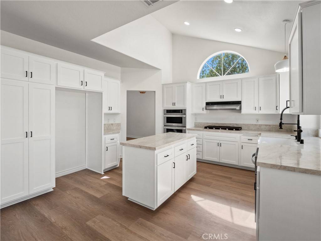Saugus, CA 91390,22325 Mandarin LN