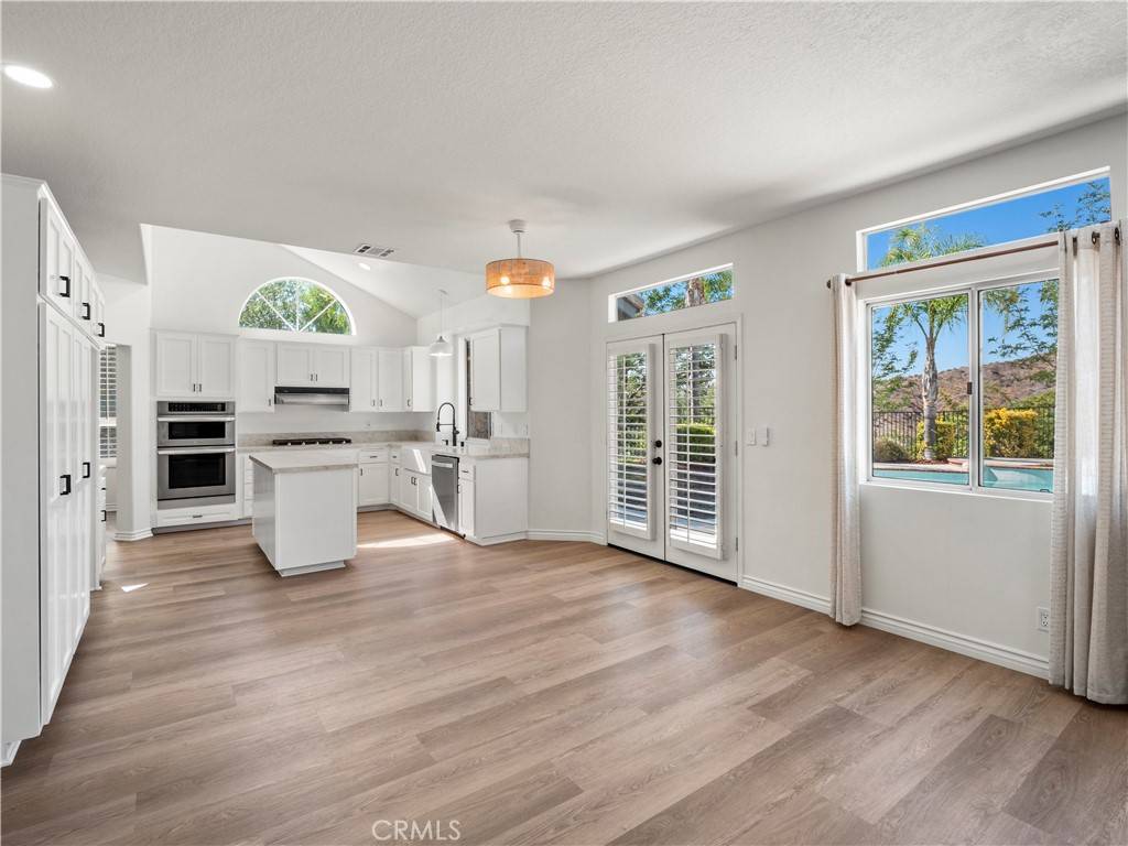 Saugus, CA 91390,22325 Mandarin LN