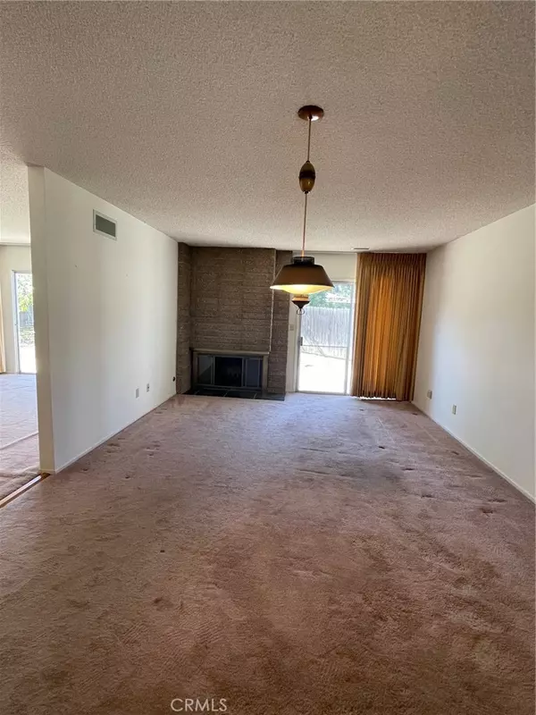 Woodland Hills, CA 91303,22336 Mobile ST