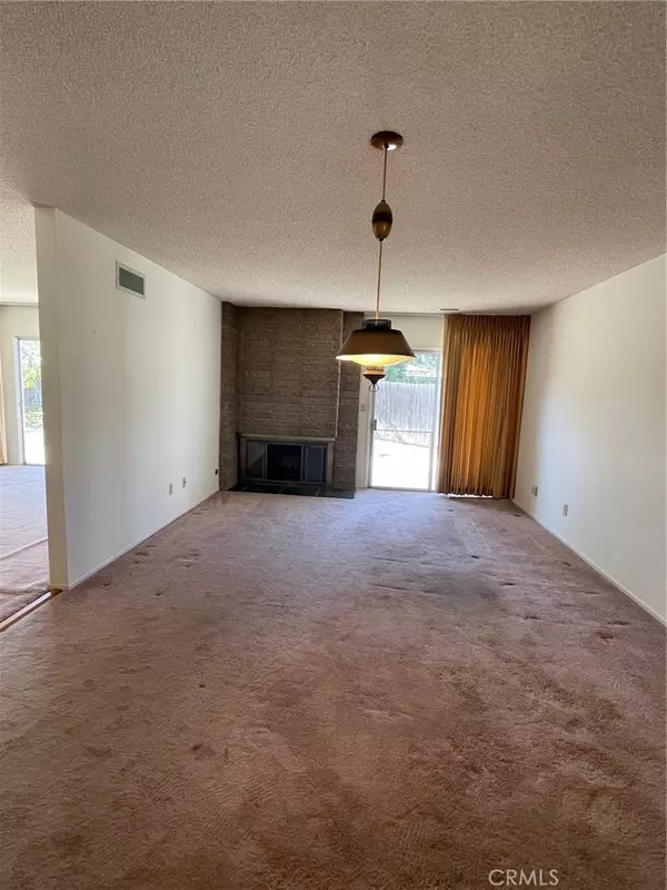 Woodland Hills, CA 91303,22336 Mobile ST