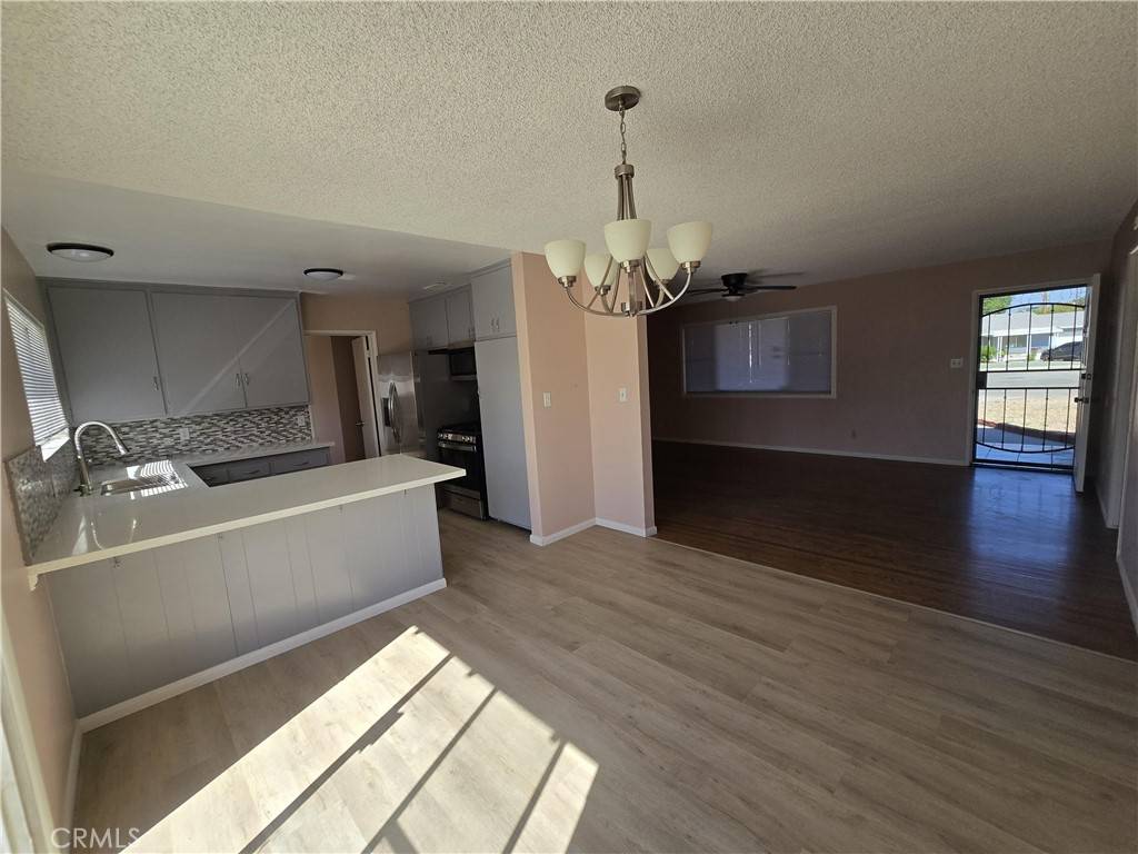 Hemet, CA 92543,560 Hart ST