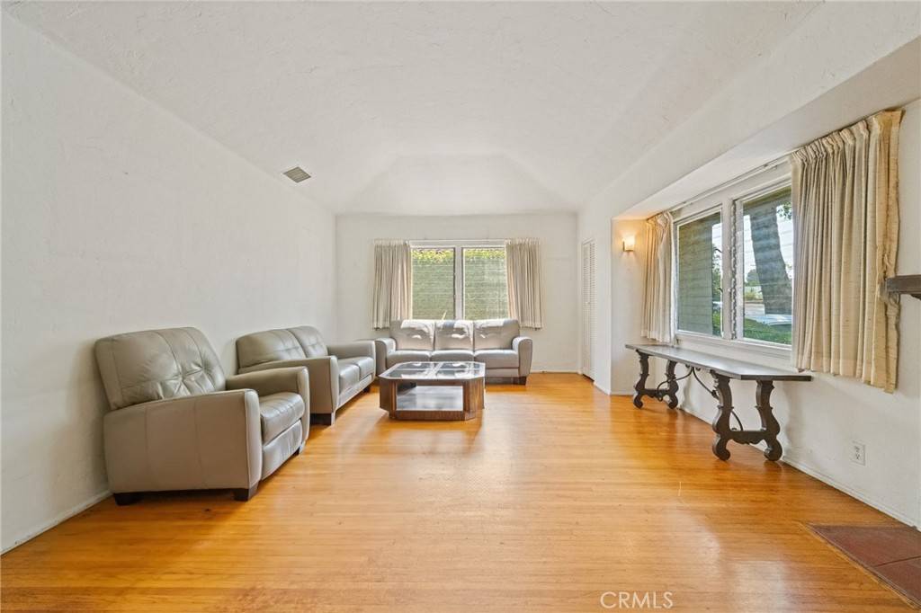 North Hollywood, CA 91602,11039 Blix ST