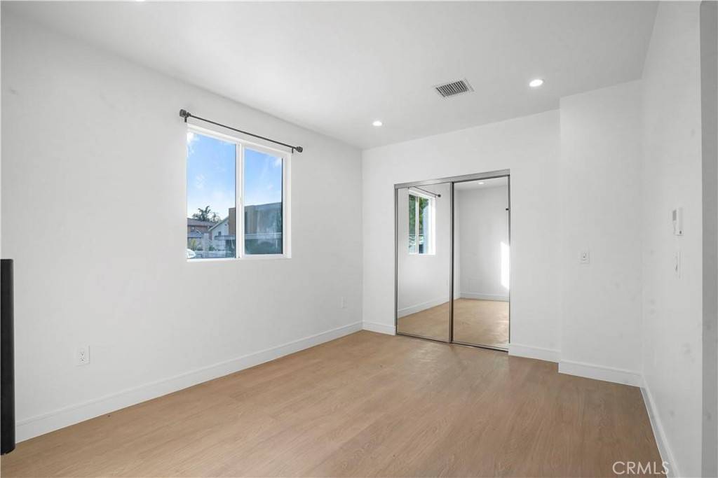 Tarzana, CA 91436,5501 Beckford