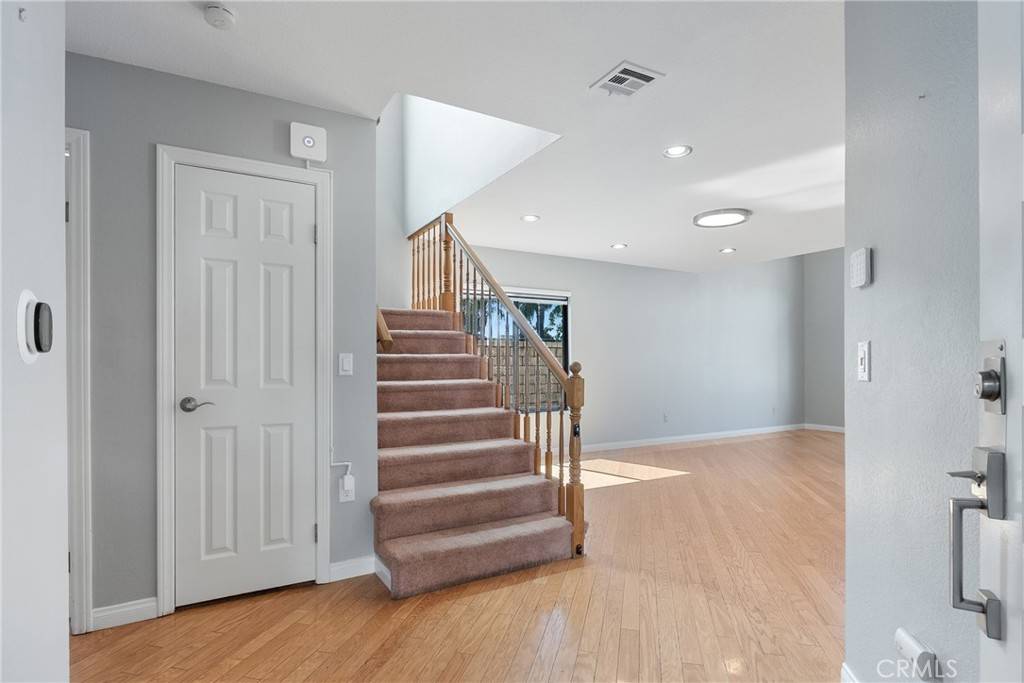 Saugus, CA 91350,21714 Jeffers LN