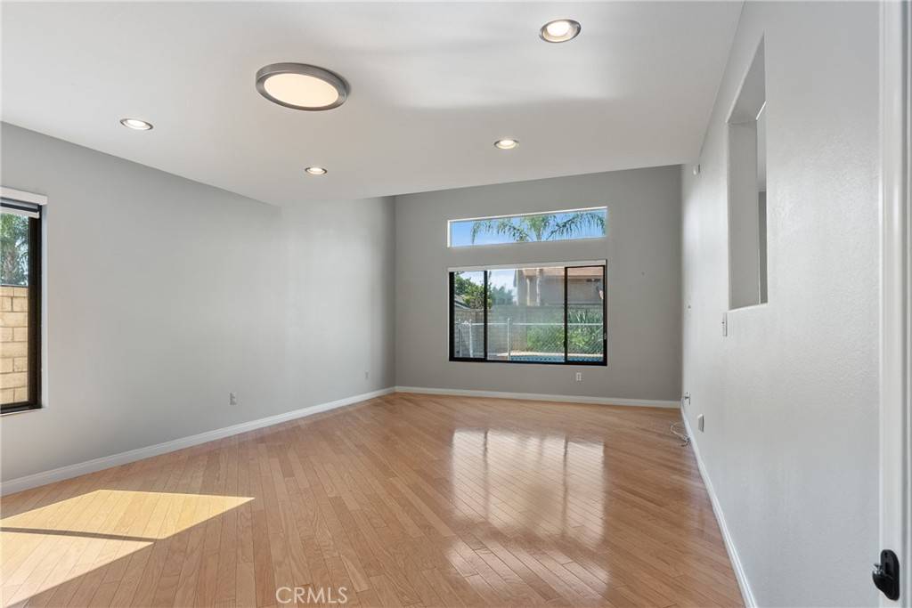 Saugus, CA 91350,21714 Jeffers LN