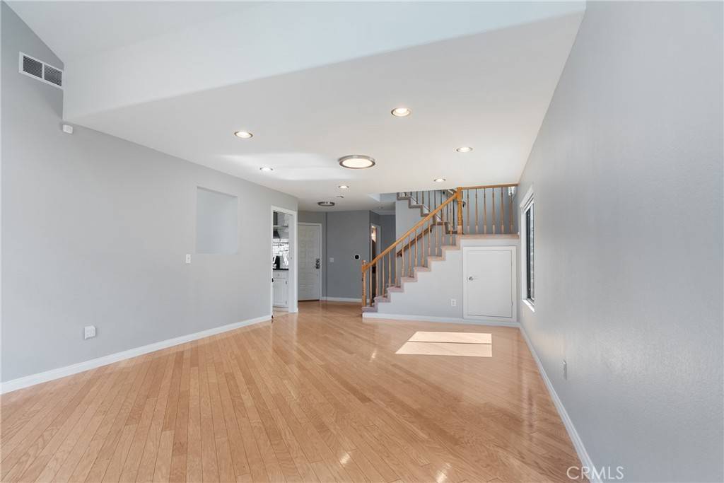 Saugus, CA 91350,21714 Jeffers LN