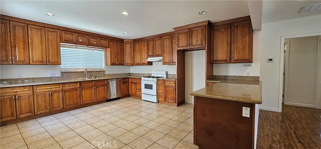 7025 Rhea AVE, Reseda, CA 91335