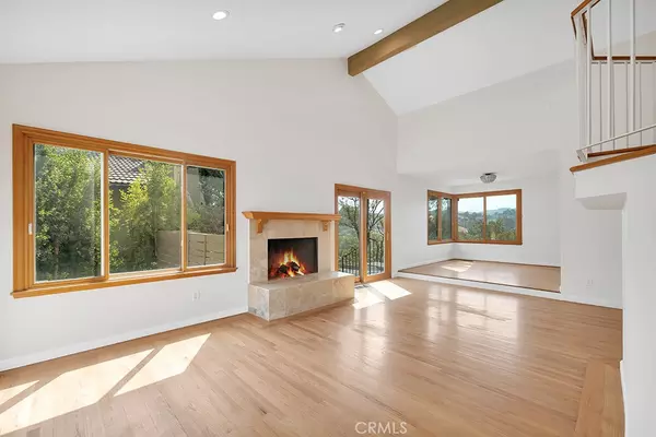Woodland Hills, CA 91364,22210 Miston DR