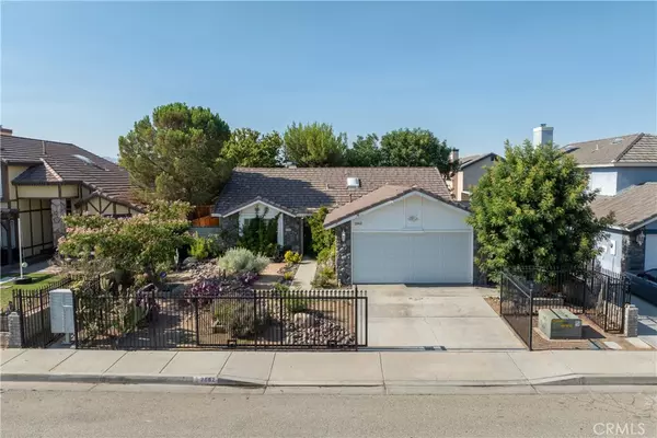2062 E Nugent ST, Lancaster, CA 93535
