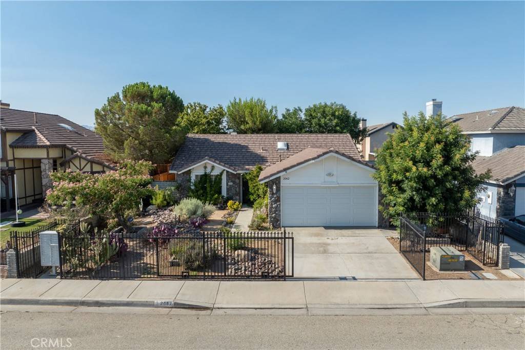 2062 E Nugent ST, Lancaster, CA 93535