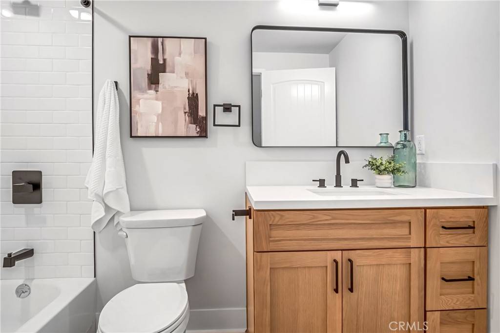 Los Angeles, CA 90047,10035 S Western AVE #101