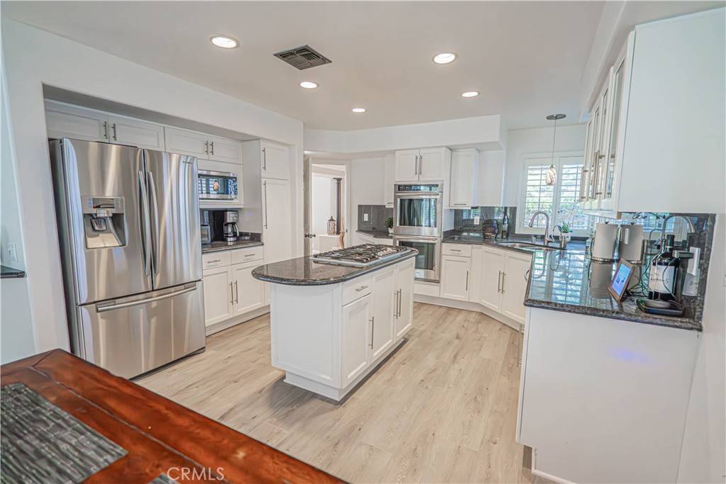 Newhall, CA 91321,23678 White Oak CT