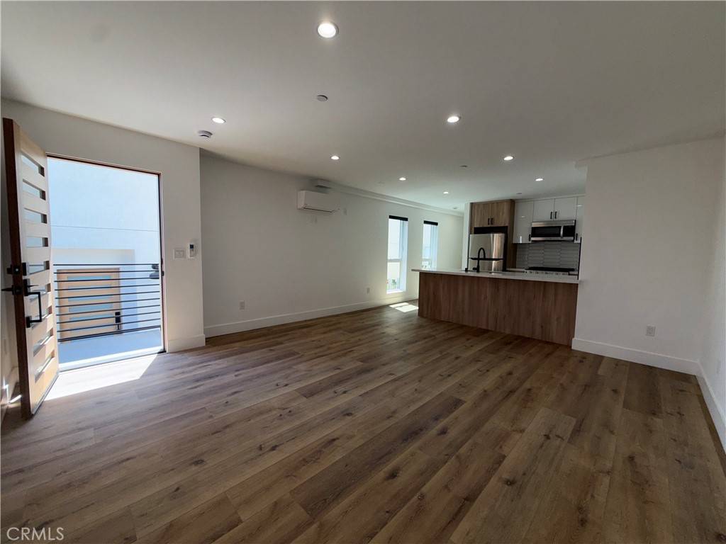 Los Angeles, CA 90004,4454 Clinton ST #1/2