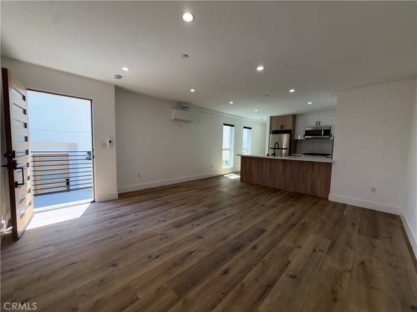 Los Angeles, CA 90004,4454 Clinton ST #1/2