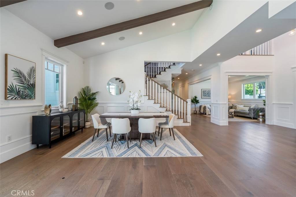 Woodland Hills, CA 91364,20701 Dumont ST