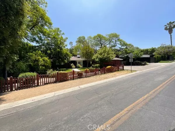Encino, CA 91316,4748 White Oak AVE