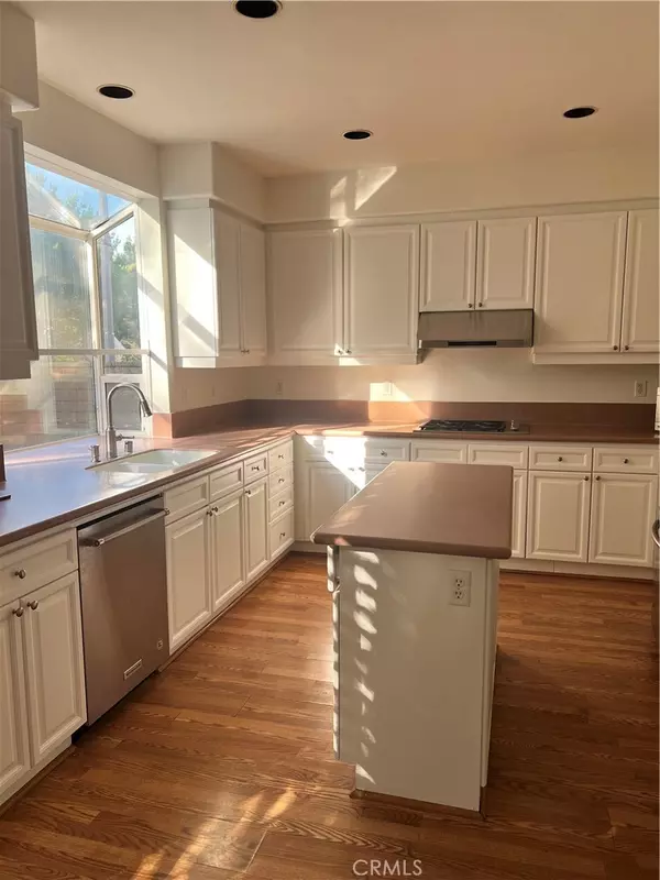 Valencia, CA 91354,23616 Clearidge DR