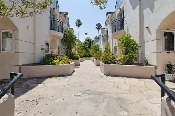 Sherman Oaks, CA 91423,5107 Coldwater Canyon AVE #10