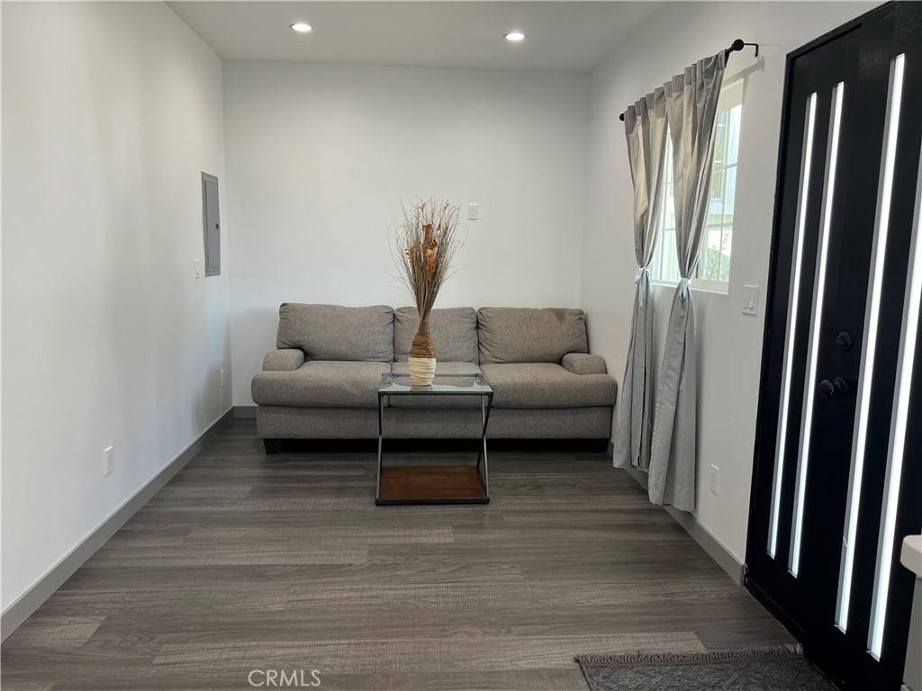 Northridge, CA 91324,19031 Schoenborn St